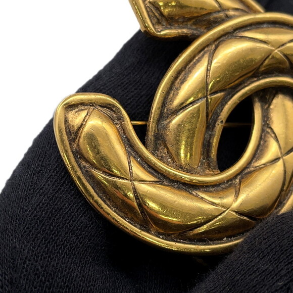 CHANEL Gold Logo Brooch - Picture 6 of 9
